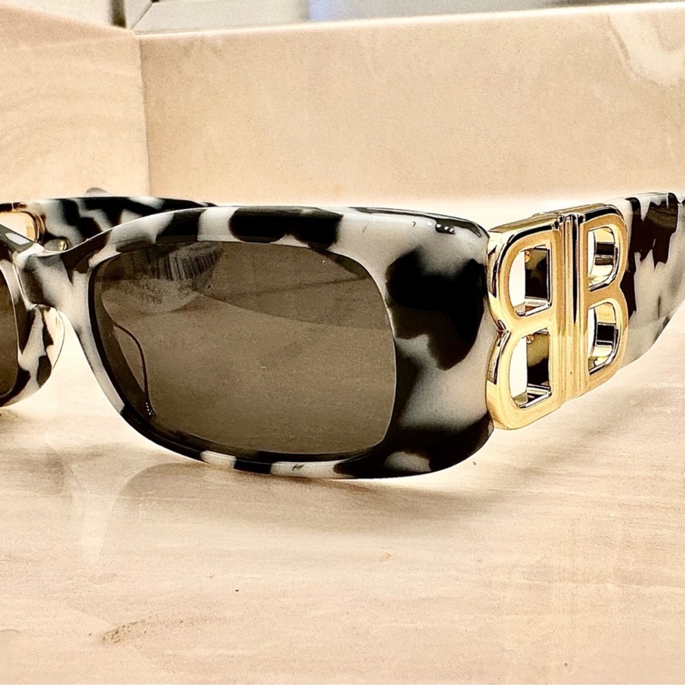 Balenciaga sunglasses new with case and box last pair spend $300 free scarf - Picture 4 of 10